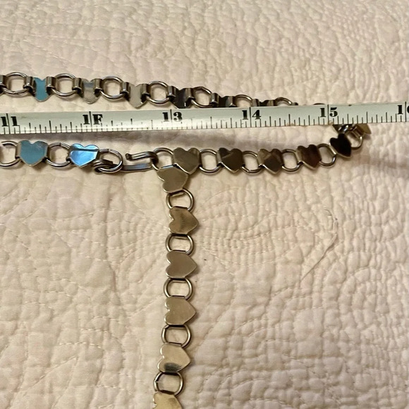 Vtg 1950s metal belt. Hearts adjustable w/ dangling heart. 26-32 inch waists. - Picture 2 of 6